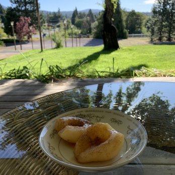 Mount Shasta Ranch - Bed & Breakfast Near Me - Mount Shasta, California