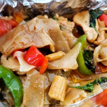 Dee Garden Thai Kitchen - Drunken Noodles - Thai Near Me - West Jordan, Utah