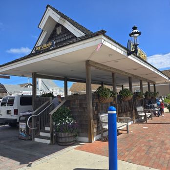 Bay Village Pizza - Outdoor Dining Shed - Pizza Near Me - Beach Haven, New Jersey