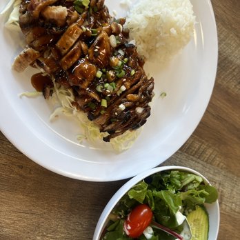Big Island Kona Mix Plate - My yum yum yummy teriyaki pork on shredded cabbage with white rice (you can get brown) and side salad - Hawaiian Near Me - Bend, Oregon Big Island Kona Mix Plate - My yum yum yummy teriyaki pork on shredded cabbage with white rice (you can get brown) and side salad - Hawaiian Near Me - Bend, Oregon