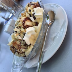 Restaurant - Cafe Turmstuben - An einem warmen Tag sehr empfehlenswert - Bananensplit