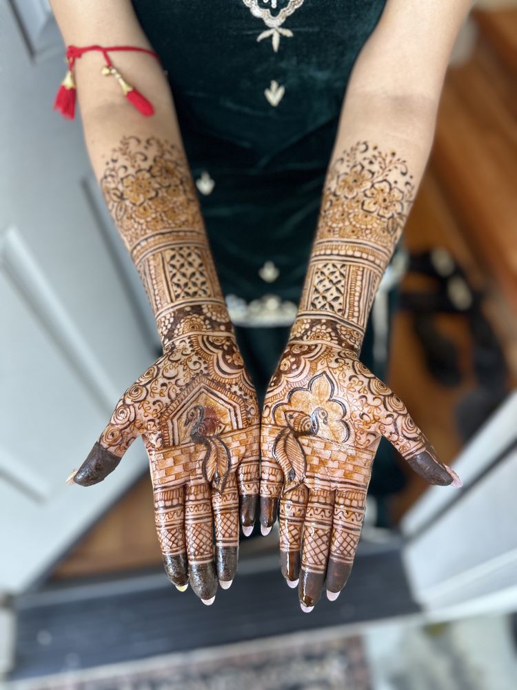 Henna artist Logo