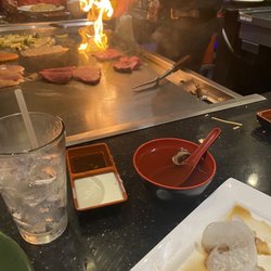 Akira Sushi & Steak House - Who doesn't love a good dinner and show !!!!