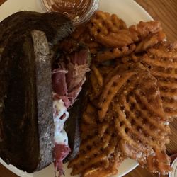 Pizza Grocery - Pastrami Rueben