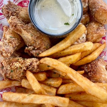 Belly's Sliders & Wings - Boneless and bone in wings - Food Trucks Near Me - Carson, California