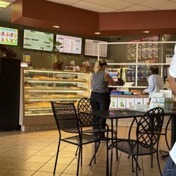 La Verne Miss Donut and Bagel - Lobby