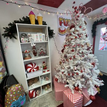 Carnival Delights - Festive decor! - Waffles Near Me - Knoxville, Illinois Carnival Delights - Festive decor! - Waffles Near Me - Knoxville, Illinois