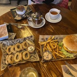 Mad Mad Vegan - Vegan calamari rings, tiramisu, vegan chicken sandwich, cookies and cream