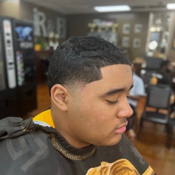 R&B's Barbershop - Brandon Walton aka Bfreshcutz @R&B barbershop ! The best in the city! - Barbers Near Me - Temple, Texas R&B's Barbershop - Brandon Walton aka Bfreshcutz @R&B barbershop ! The best in the city! - Barbers Near Me - Temple, Texas