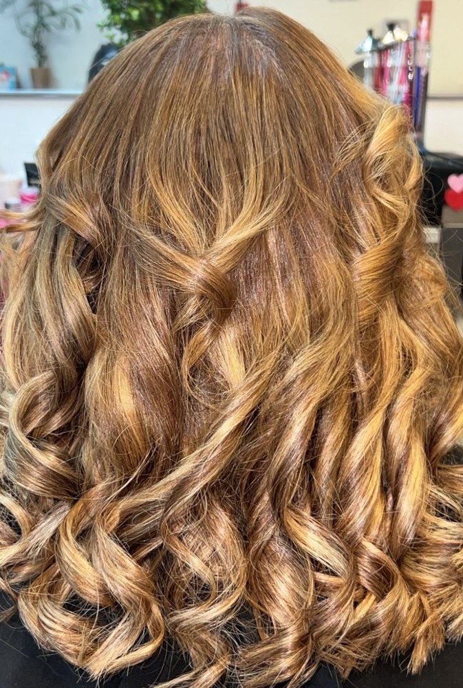 Yohanna Dominican Hair Salon Image