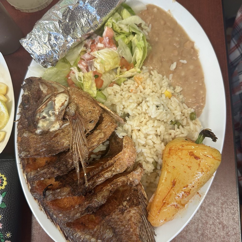 Mariscos El Puerto - Mojarra frita - Seafood Near Me - Chino, California