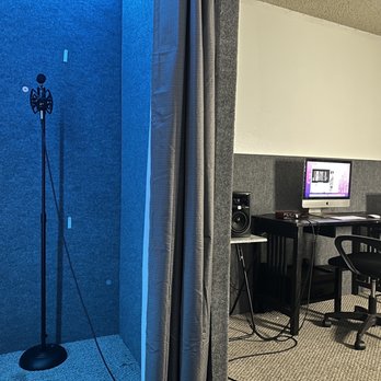 Lockout Music Studios - Mic both computer speakers. - Recording & Rehearsal Studios Near Me - Las Vegas, Nevada Lockout Music Studios - Mic both computer speakers. - Recording & Rehearsal Studios Near Me - Las Vegas, Nevada