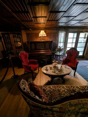 Winchester Mystery House by null
