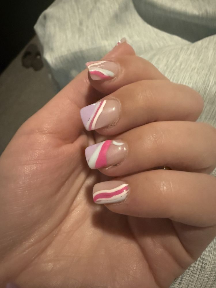 Luxury Nails Logo