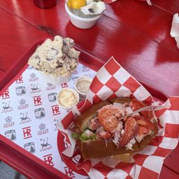 LOBSTER ROLL - Full Size TG with 2 sauces and POTATO SALAD TG LOBSTER ROLL - Full Size TG with 2 sauces and POTATO SALAD TG
