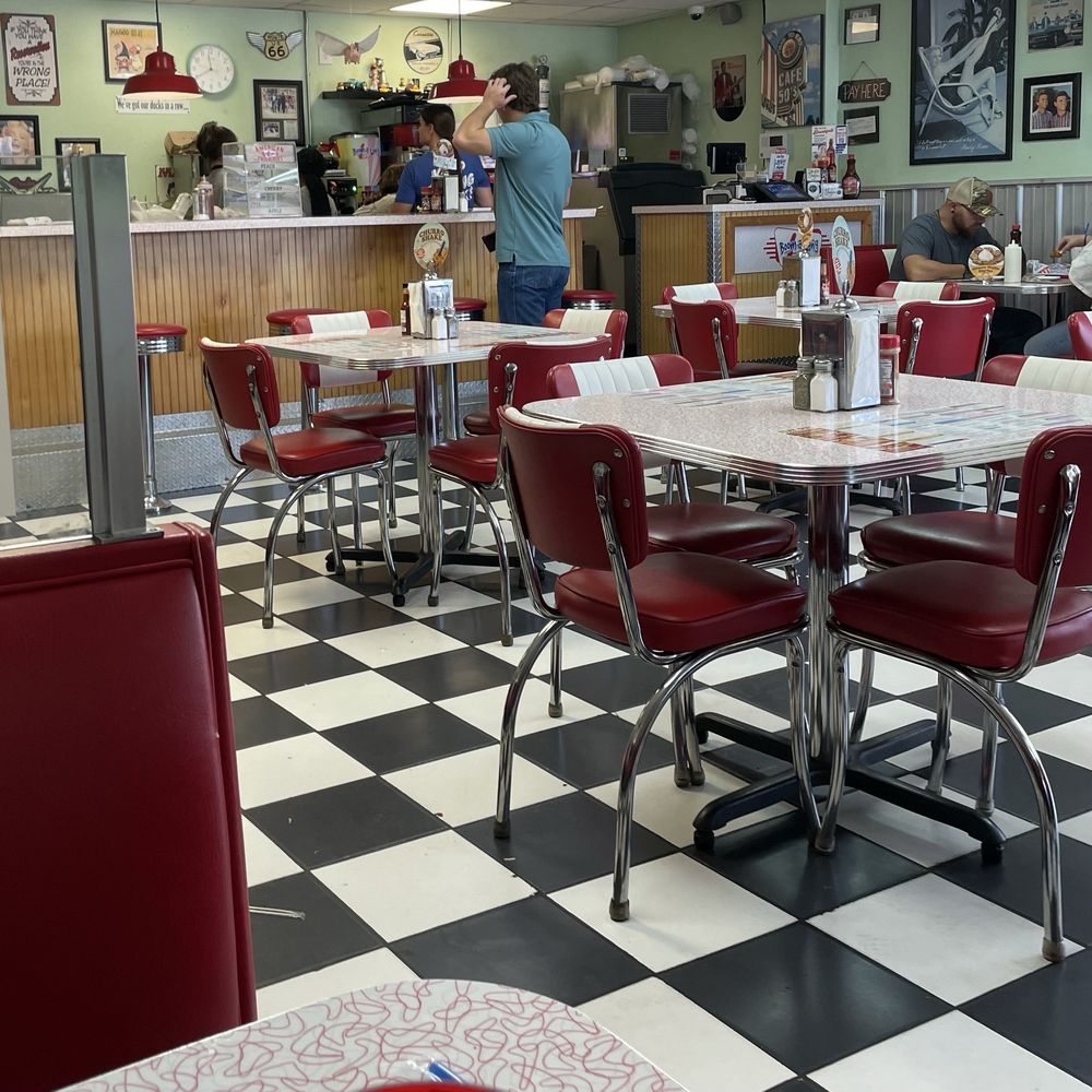 Boomarang - Inside - Diners Near Me - Choctaw, Oklahoma Boomarang - Inside - Diners Near Me - Choctaw, Oklahoma