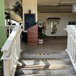 Leong’s Market and Grill - Plenty of outdoor seating
