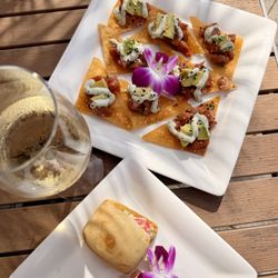 Deep Lagoon Seafood and Oyster House - Fort Myers seafood restaurant serving fresh Gulf seafood, oysters, grouper and shrimp in the heart of Southwest Florida.