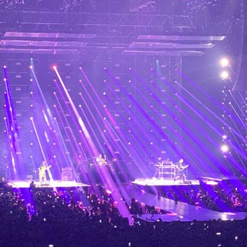 Gila River Arena - Evanescence rocking Phoenix. - Stadiums & Arenas Near Me - Glendale, Arizona