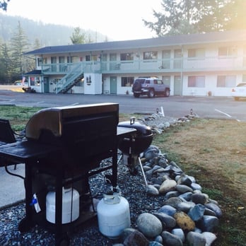 Hiouchi Motel - Just use this photo as a reference.. If you see this motel keep on driving ... Bad motel... Bad motel... - Hotels Near Me - Crescent City, California