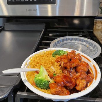 China Sun - General Tso's Chicken Lunch Special $7 - Chinese Near Me - Chesapeake, Virginia