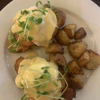 Brambles Bistro - Brambles Bistro eggs Benny - Coffee & Tea Near Me - Abbotsford, British Columbia