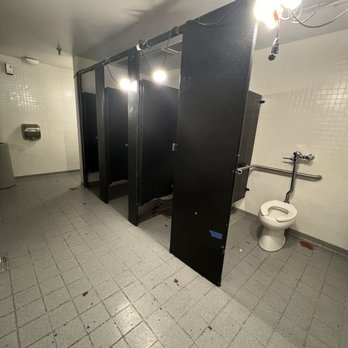 Amtrak - Bathroom - Train Stations Near Me - New Carrollton, Maryland