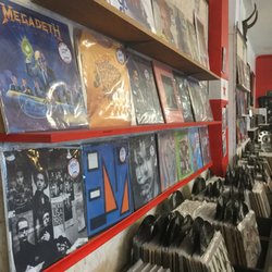 Mad Dogs Coffee & Vinyl Café