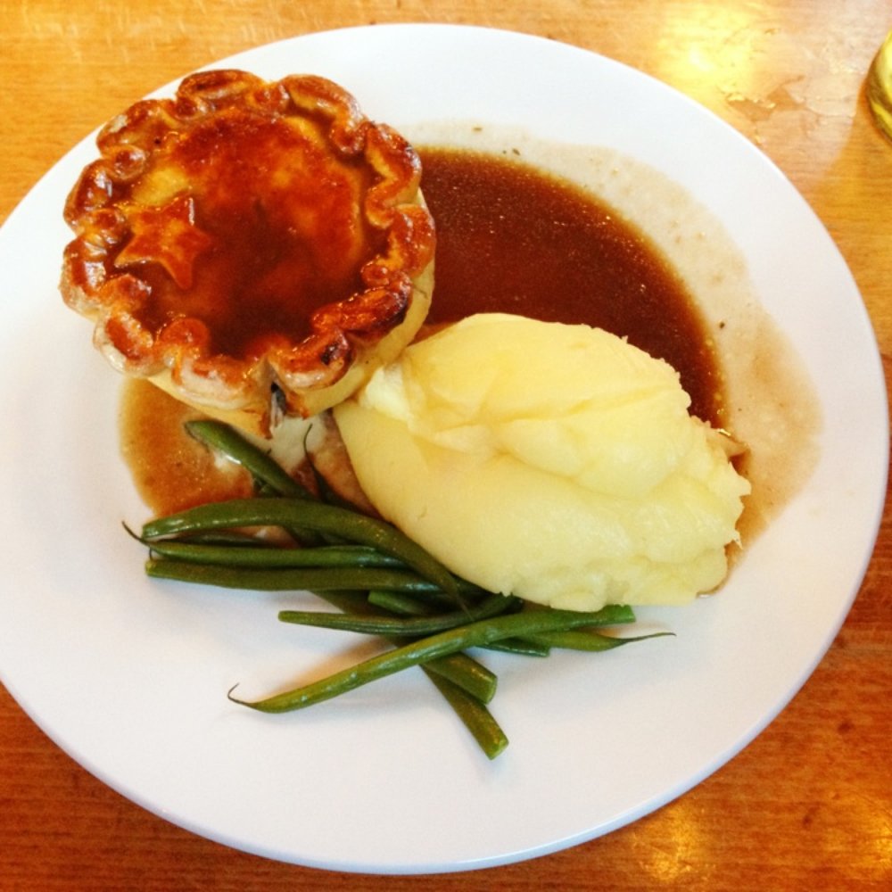 Hereford Arms - Chicken & Mushroom Meat Pie - Pubs Near Me - London, XGL Hereford Arms - Chicken & Mushroom Meat Pie - Pubs Near Me - London, XGL