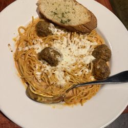 Baked Spagetti with meatballs, half pink sauce half Joey's Signature Alfredo Sauce. MY FAVORITE, the toast it was too hard