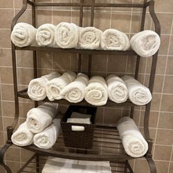 Spa and Salon - Golden Nugget - Towels