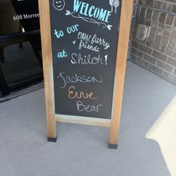 Shiloh Animal Hospital - they even put your pets' name on the sign:')