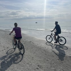 Island Marine Rentals - Cruising the beach