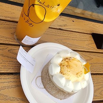 Motto Tea Cafe - Mini Cake with Fruit Medley Tea - Bubble Tea Near Me - San Gabriel, California Motto Tea Cafe - Mini Cake with Fruit Medley Tea - Bubble Tea Near Me - San Gabriel, California