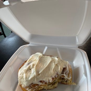 Joe-Lee's Crosswinds Cafe - Cinnamon Roll - Breakfast & Brunch Near Me - Owosso, Michigan