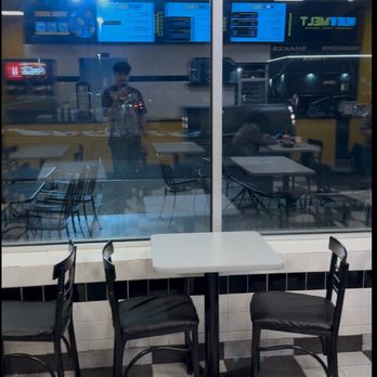 Meat N Melt - Interior - Burgers Near Me - Libertyville, Illinois