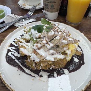 Madres Brunch - Chilaquiles verdes - Breakfast & Brunch Near Me - Whittier, California Madres Brunch - Chilaquiles verdes - Breakfast & Brunch Near Me - Whittier, California