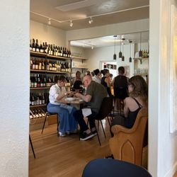 Sunshine Wine - Main room area