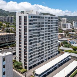 Sky Tower  - Great view of the wonderful Sky Tower Apartments from across Spencer Street, down Ward Ave.