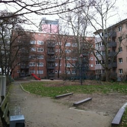 Spielplatz Friedrich-Lux-Straße/ Bgm.-Kutterer-Straße - Klettern, rutschen und schaufeln