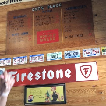 Crossroads Rib Shack - The interior decor - Barbeque Near Me - Corinth, Mississippi