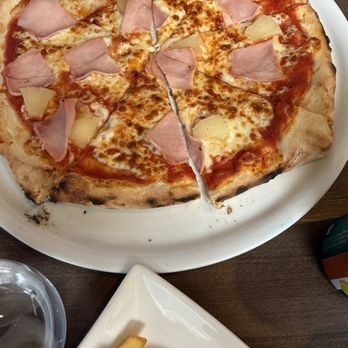 Bistronome - Hawaiian Pizza - French Near Me - Bailly-Romainvilliers, 77 Bistronome - Hawaiian Pizza - French Near Me - Bailly-Romainvilliers, 77