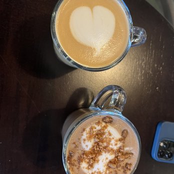 Ludlow Charlingtons Coffee Shop - Honey lavender latte and cookie crumble - Coffee & Tea Near Me - Chicago, Illinois