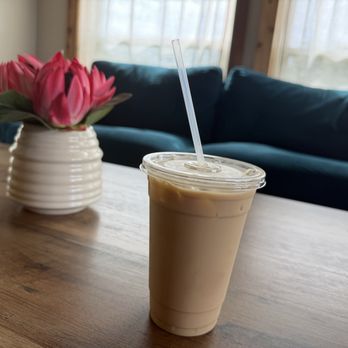 Campus Grounds - Iced honeybee - Coffee & Tea Near Me - Buckner, Missouri