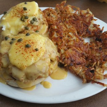 Breakers Breakfast, Brunch & Lunch - Crab cake Benedict - Breakfast & Brunch Near Me - Pacifica, California