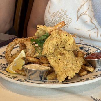 Grace's - Jimmy G's Seafood Platter - American Near Me - Houston, Texas