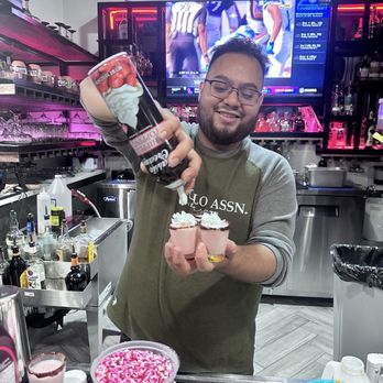 El Monte Mexican Restaurant - Luis best bartender in white bluff - Mexican Near Me - White Bluff, Tennessee