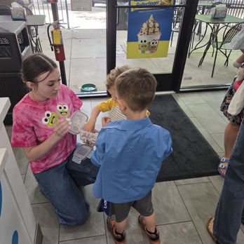 Sweet Frog - Helpful hostess, fun stickers for the boys. - Ice Cream & Frozen Yogurt Near Me - Keller, Texas