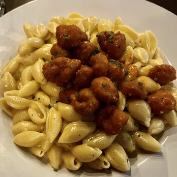 Earp's Ordinary - Macaroni & cheese topped with buffalo chicken bites.  We were told that the chef makes his own cheese sauce and it was amazing! - Music Venues Near Me - Fairfax, Virginia