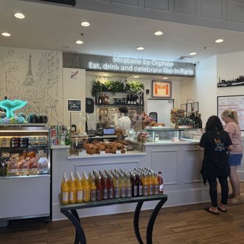Mirabelle by Orphée - Where you pay and the pastry case - Patisserie/Cake Shop Near Me - Seattle, Washington